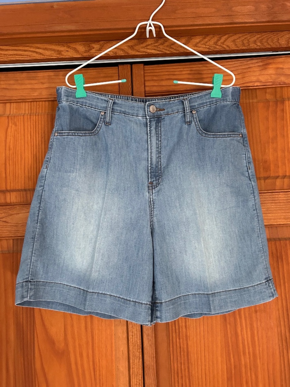 Chicos size 2 Bermuda shorts